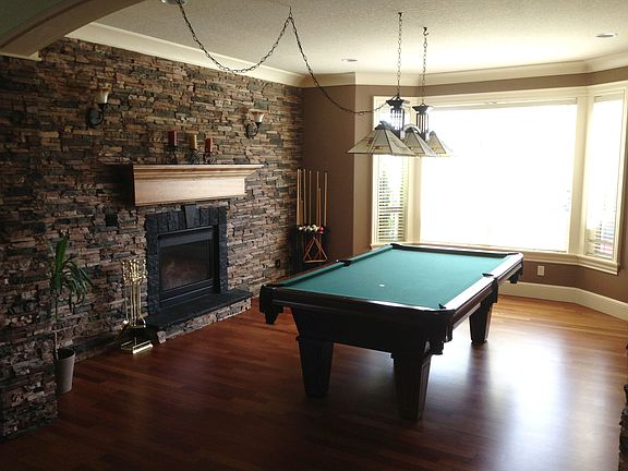 Pooltable room