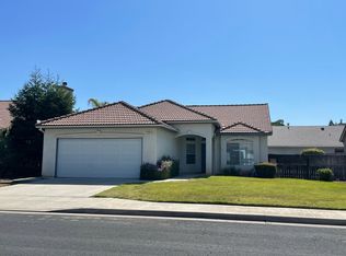 701 Hanson Ave, Clovis, CA 93611