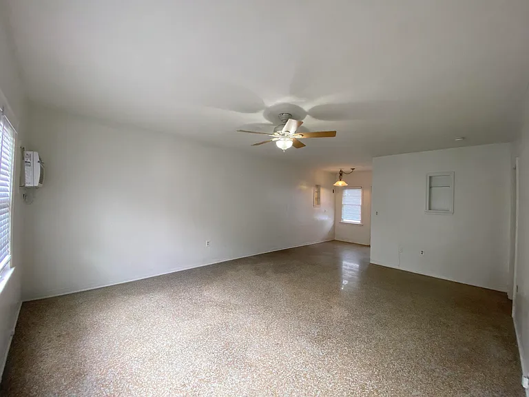 1020 NE 3rd St #1020 — Photo 5