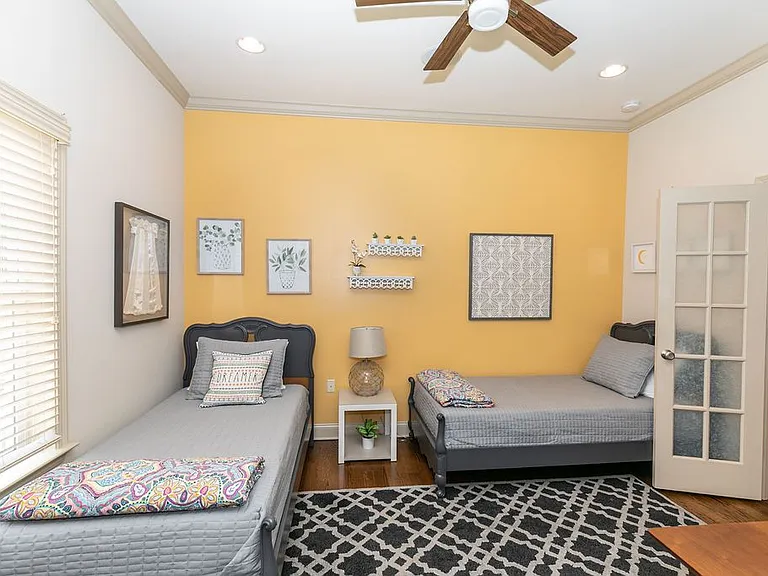 1084 Sanders Ave SE — Photo 18