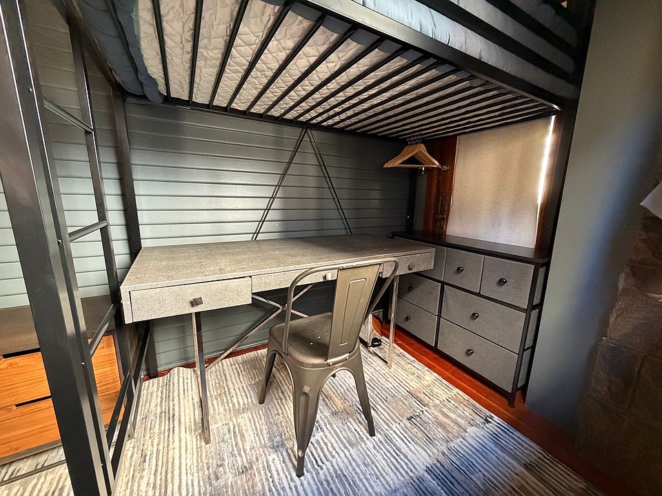 1st image of 826 S Burlington Ave #6