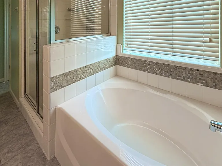 3060 Morris Ave — Photo 22