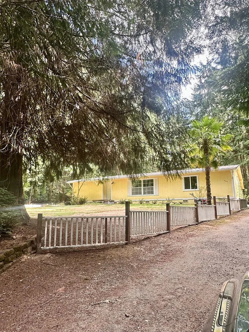 Private Poulsbo Woodsy Home — Photo 1