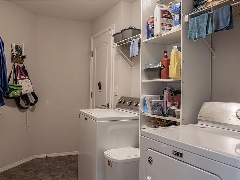 2628 Sunset Cir — Photo 23