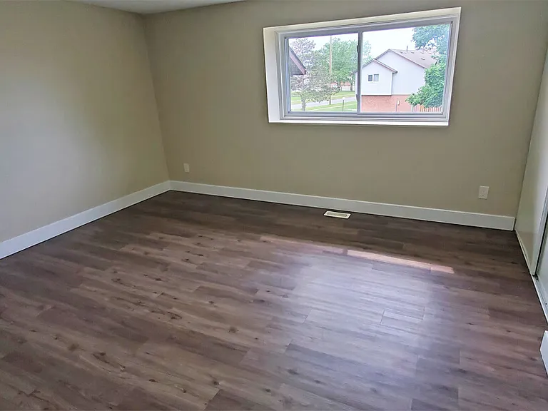 33 Berkley Dr — Photo 12