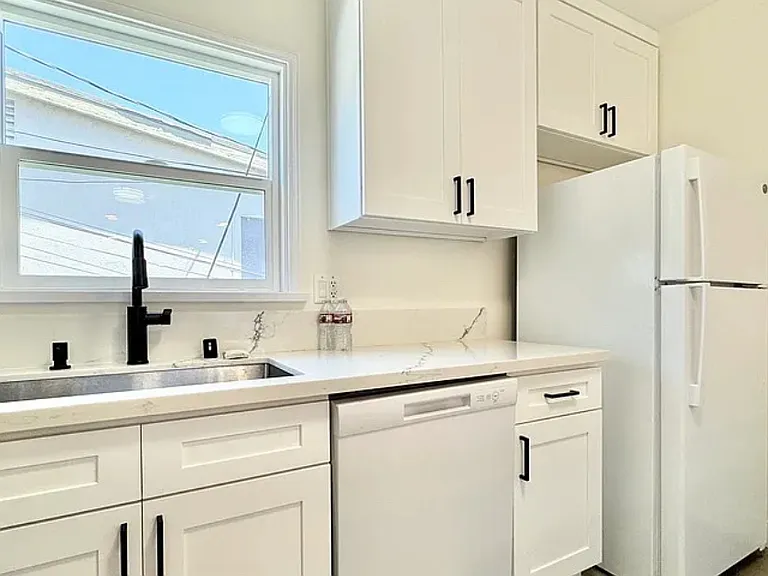 2015 S Shenandoah St #A — Photo 3