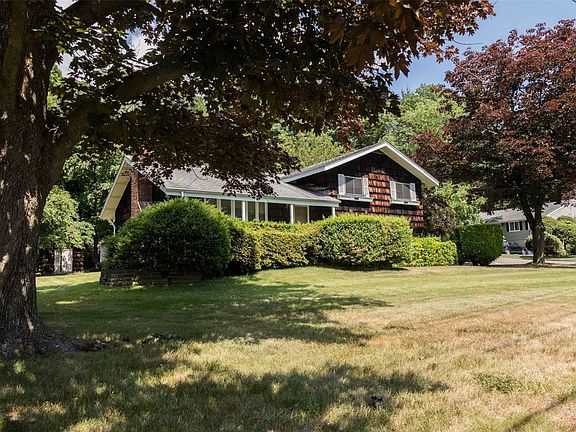 2nd image of 18 Meadowfield Ln