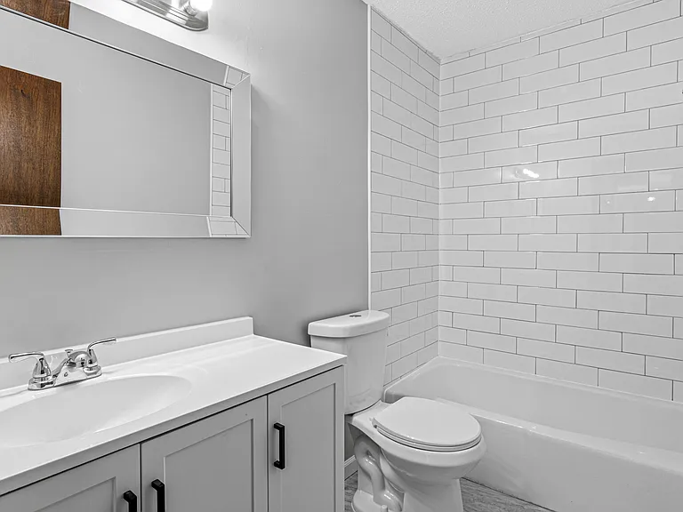 2210 Eldridge Ave E #105 — Photo 5