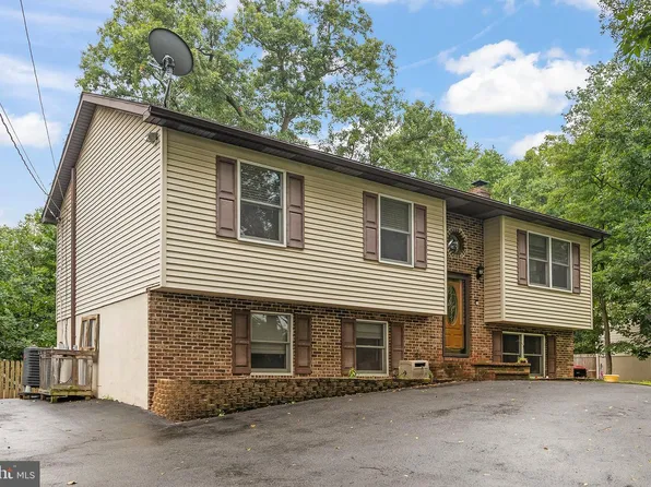 1226 Lakeview Dr, Cross Junction, VA 22625