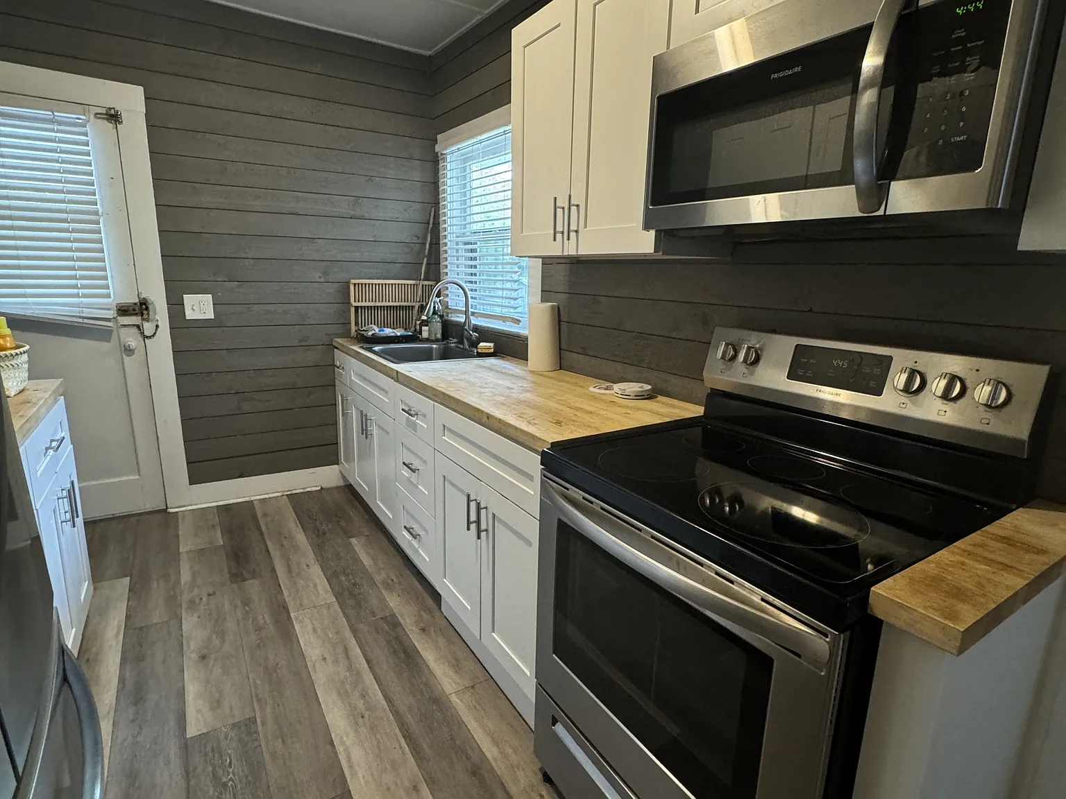 215 Ronnoc - 2-E — Photo 2