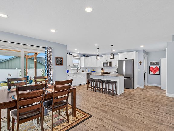 4th image of 3203 Parkridge Way