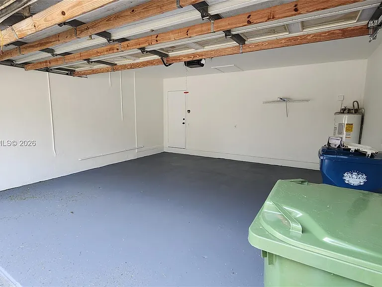 924 Falling Water Rd — Photo 15