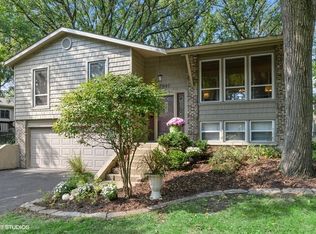 7940 Oakview Ln, Woodridge, IL 60517