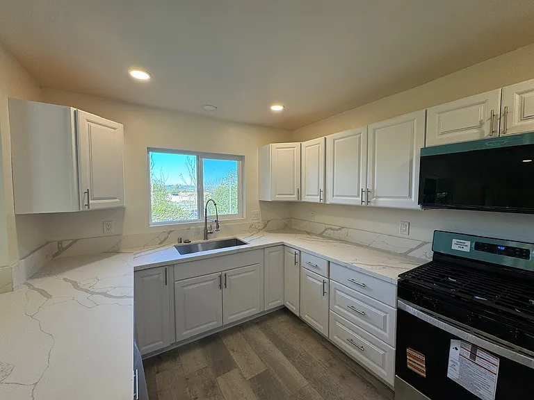 823 S Anza St — Photo 2