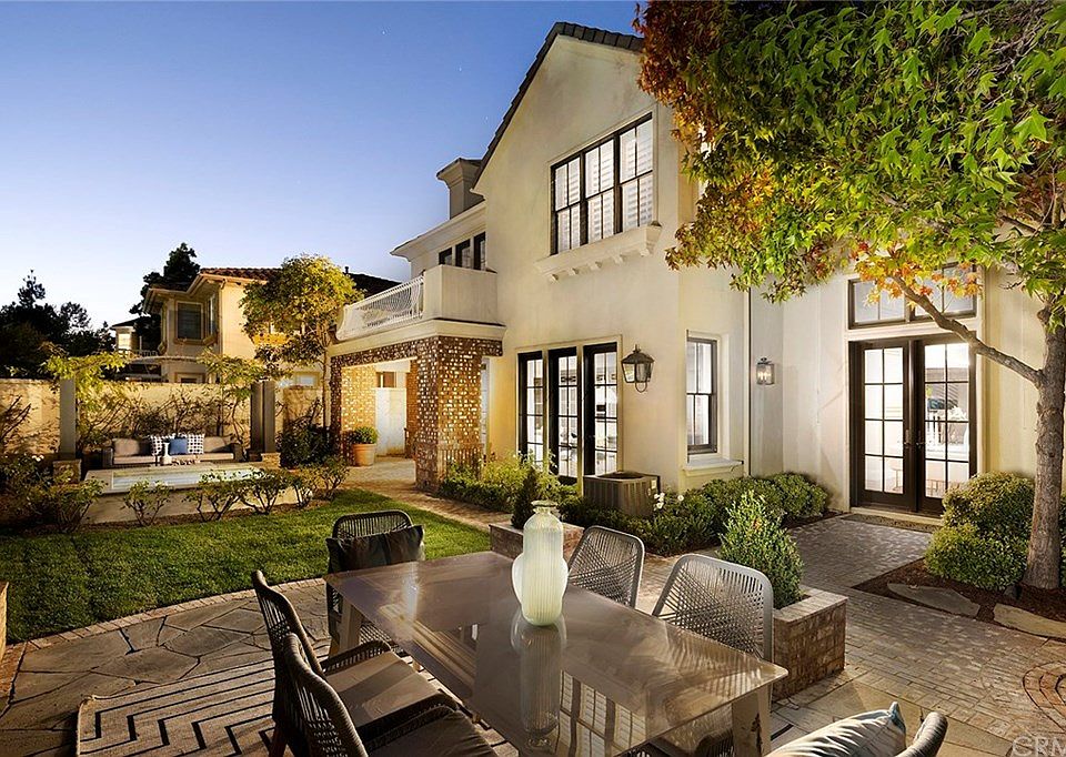 1st image of 5 Colonial Dr