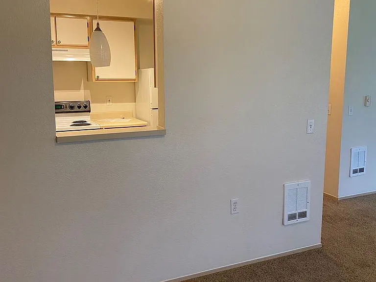 Sunrise Pointe Apartments — Photo 26