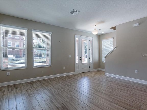 5th image of 515 E Hugh St