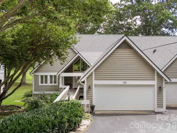 128 Overlook Dr, Flat Rock, NC 28731