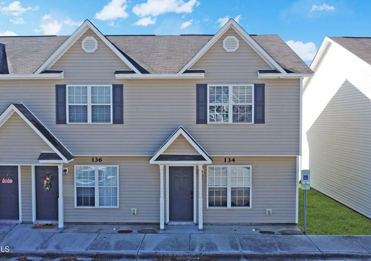 Short Term Townhome Available! — Photo 1
