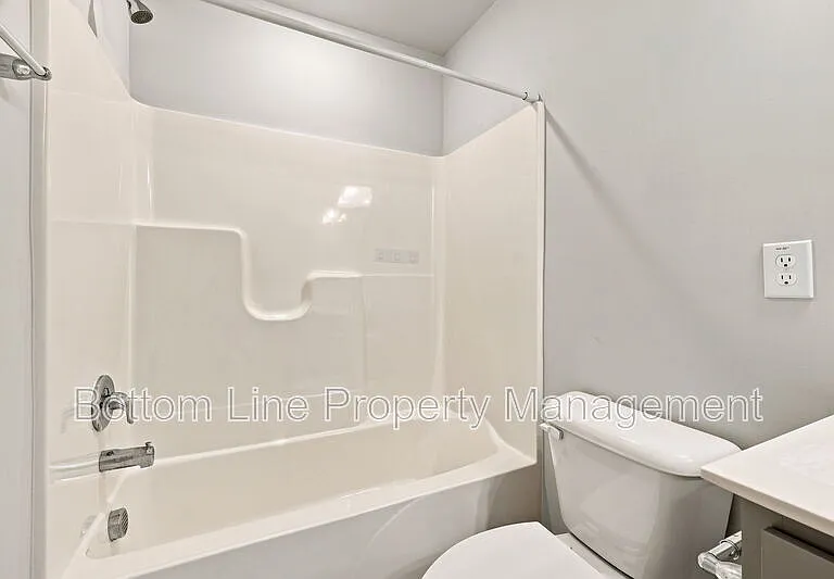 2312 Kasota Ln — Photo 33