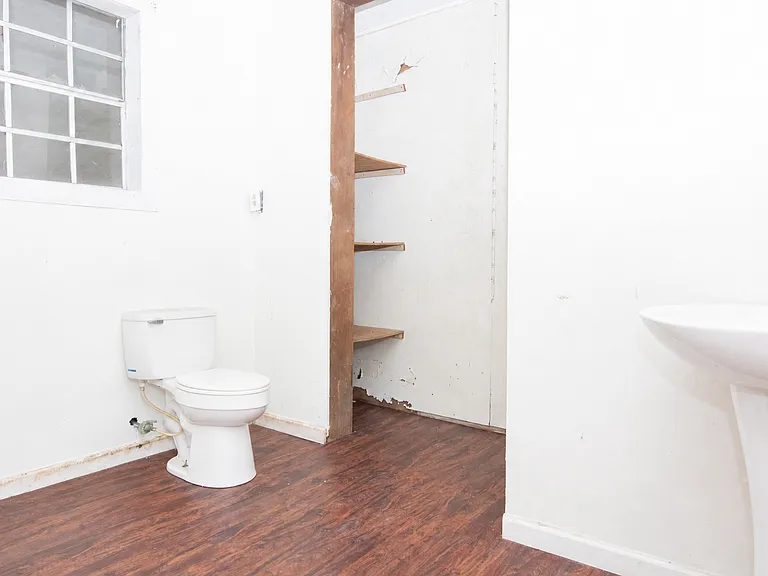 405 Johnston St — Photo 12