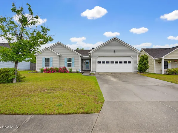 208 Red Carnation Dr, Holly Ridge, NC 28445