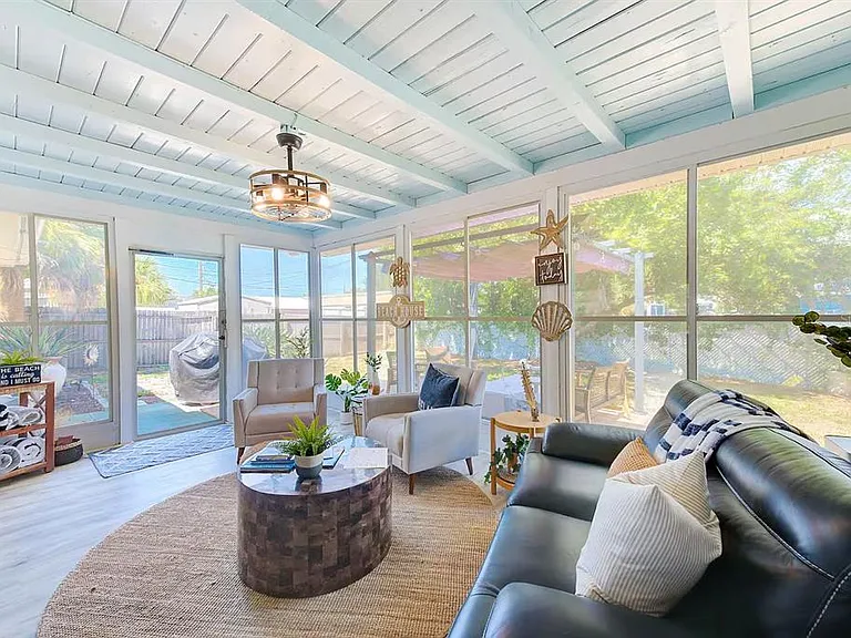 14283 Sharon Dr — Photo 3