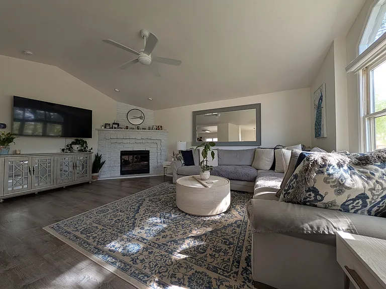 312 Albion Way — Photo 4