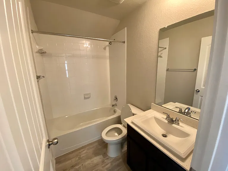 632 Donegal Ln — Photo 13