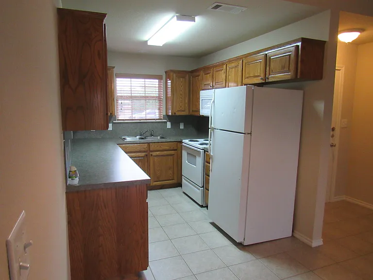3200A Ellen Dr — Photo 3