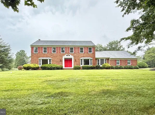 8 Evans Dr, Princeton Junction, NJ 08550