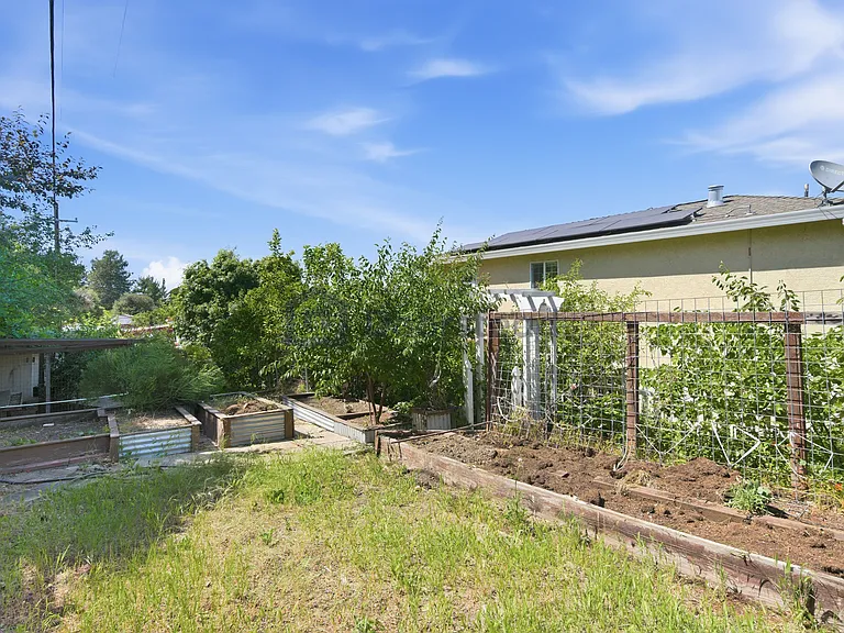 1429 Magazine St — Photo 37