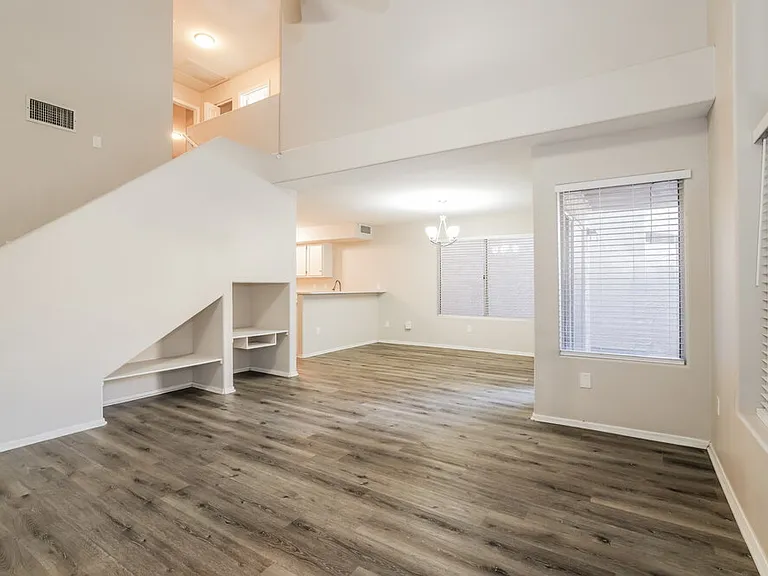 425 S Sunrise Dr — Photo 5