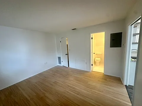135 6th Ave N #5 — Photo 9