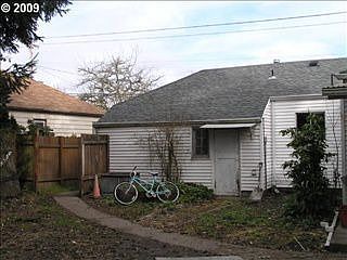 2nd image of 1006 NE Jackson St