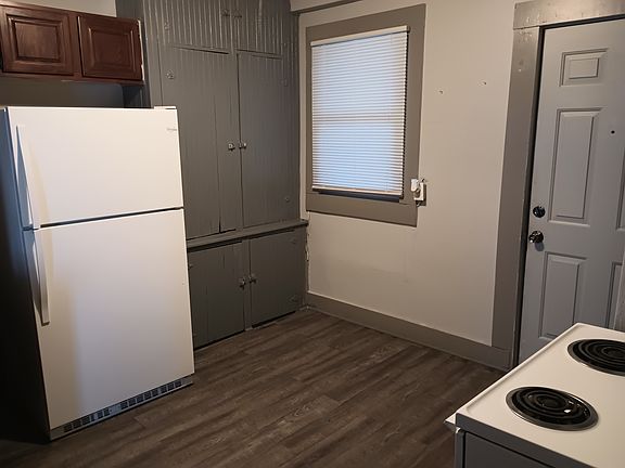 2nd image of 126 1st St #2