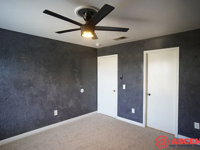 5305 Pine Grove Ct — Photo 14