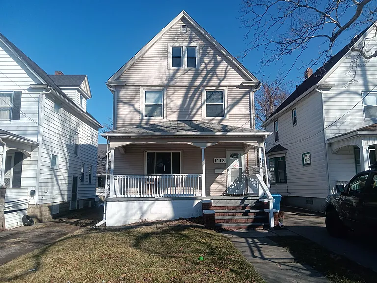 1118 W 8th St — Photo 20