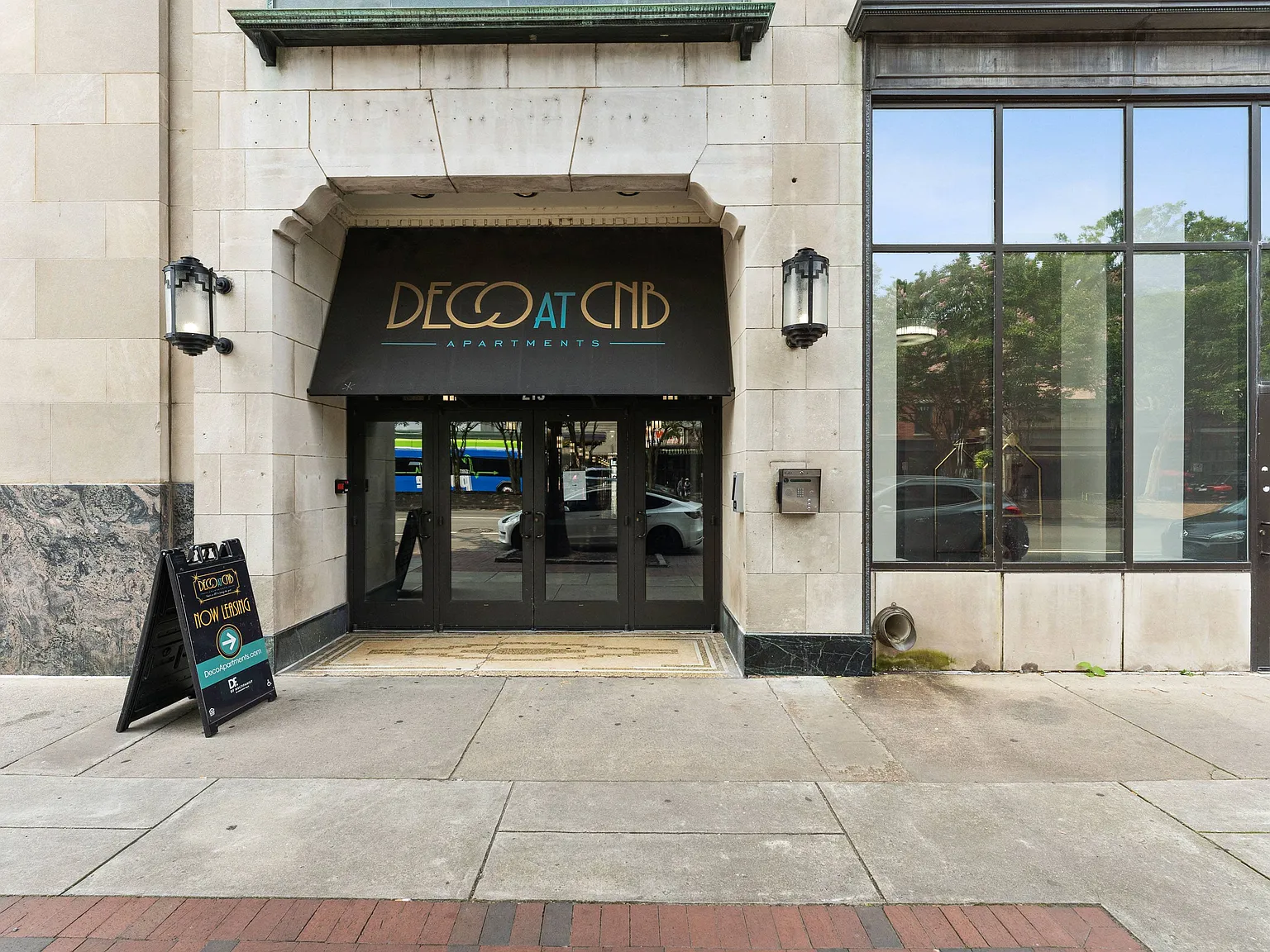 Deco at CNB — Photo 3