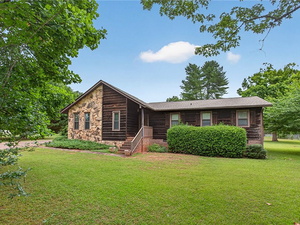 1st image of 112 Holliday Ln