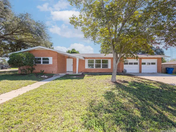 618 E Trinity, Pearsall, TX 78061