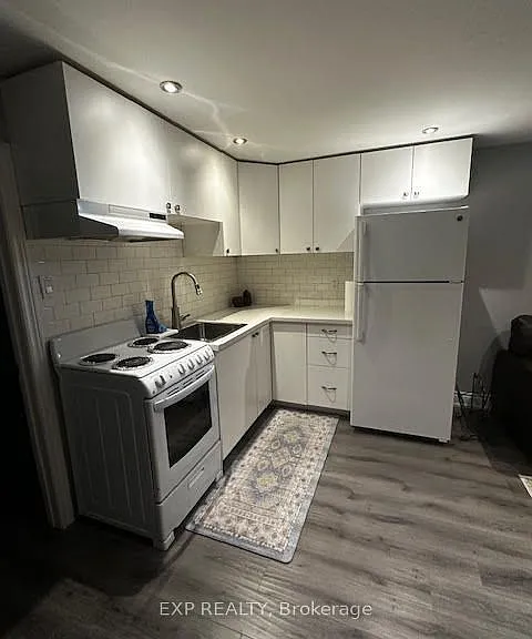 49 Governor Cres #BASEMENT — Photo 3