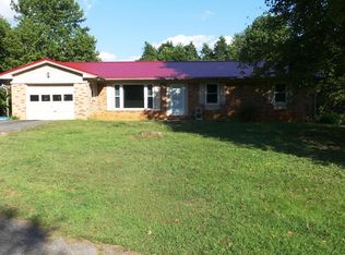170 Candlelamp Ln, Ridgeway, VA 24148