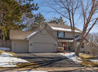 9747 Woodridge Dr, Eden Prairie, MN 55347