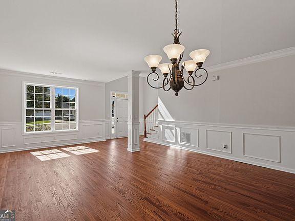 2nd image of 402 Freedom Ln