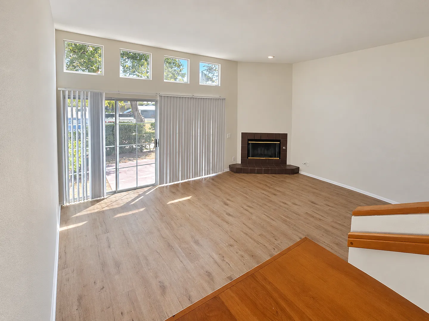 Three Bedroom Townhouse in Pacific Beach - Garage Parking - Remodeled — Photo 2