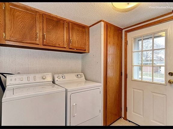 4th image of 617 S Joliet St