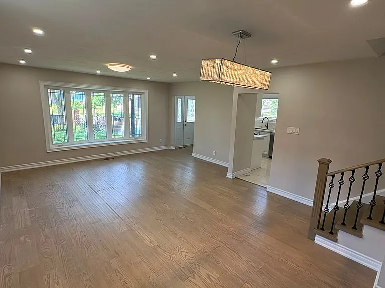 56 Stonehenge Cres — Photo 7