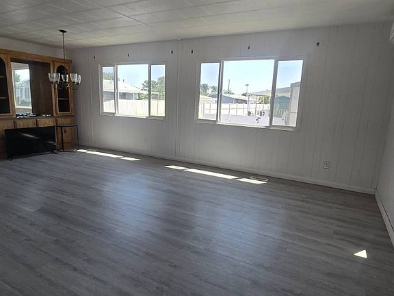 3rd image of 3825 Crestmore Rd #372