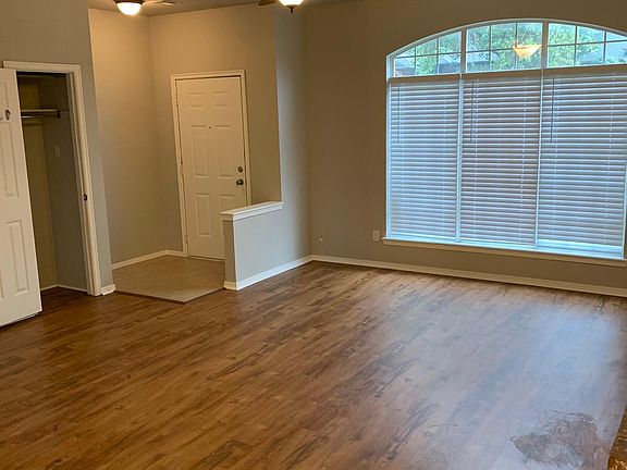 4th image of 2801 Green Canyon Dr